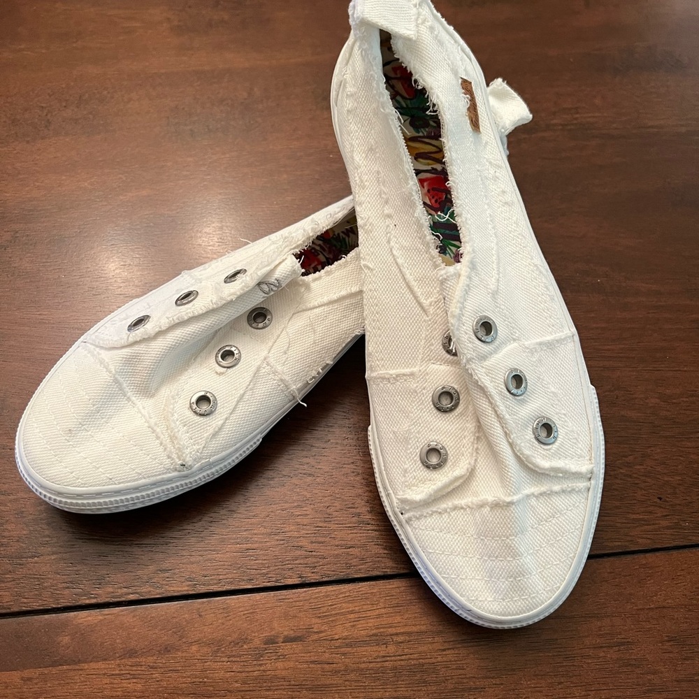 White blowfish Malibu sneakers